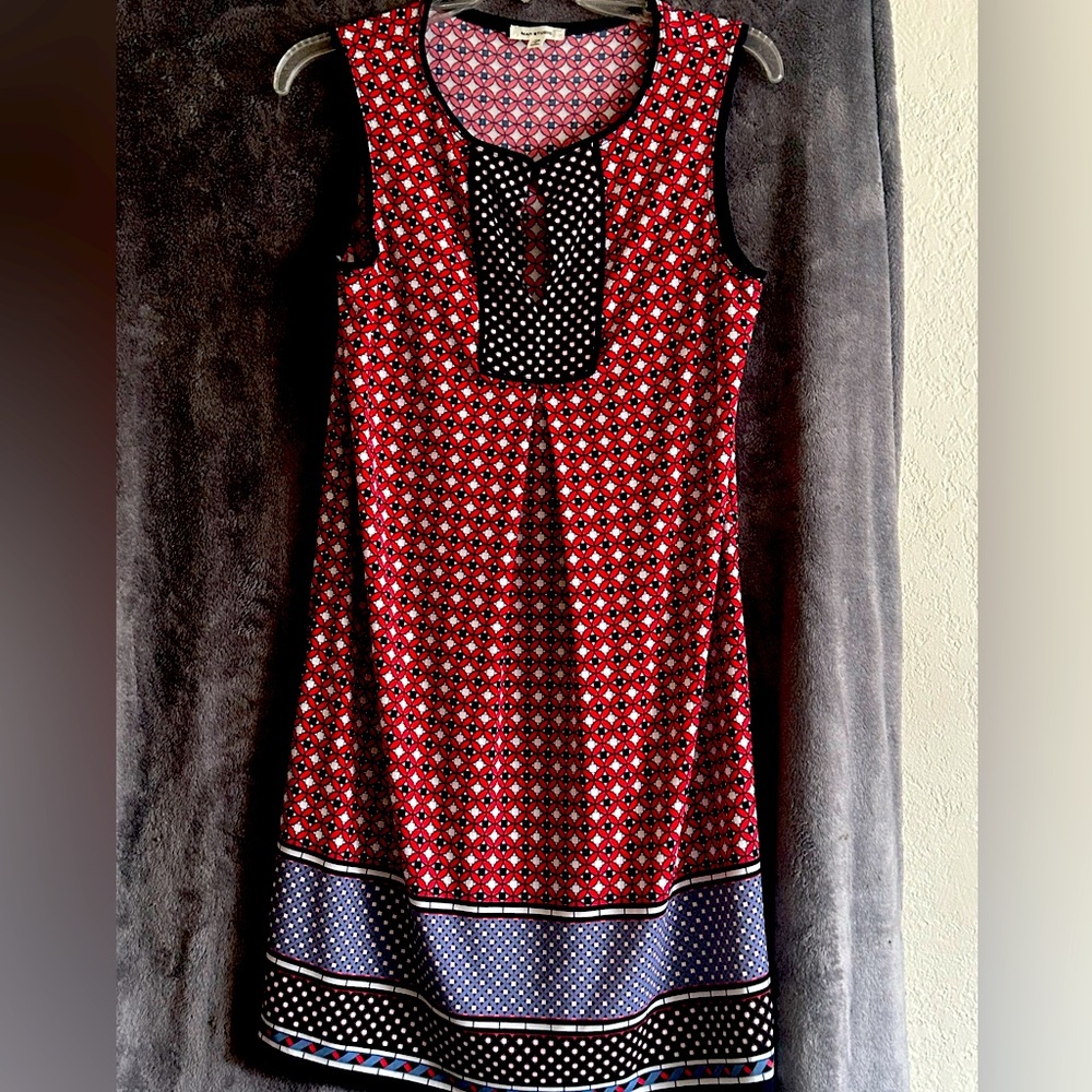 Max Studio XS shift dress. Keyhole neck
